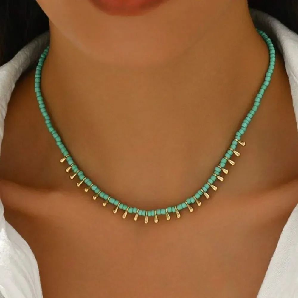 blue beaded necklace A1399